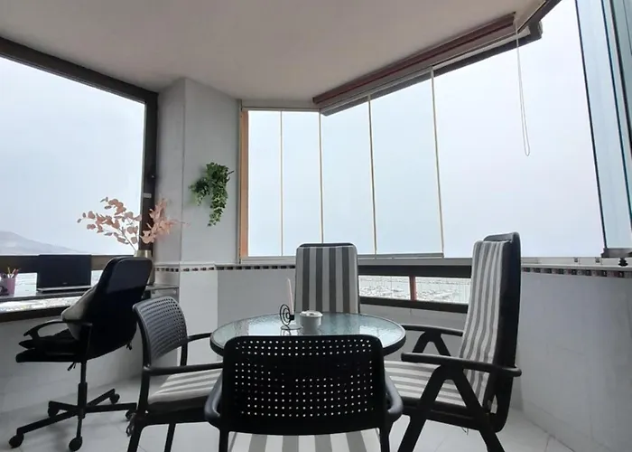 On The Harbor, First Line With Beautiful Sea View In 4 Star Apartamento