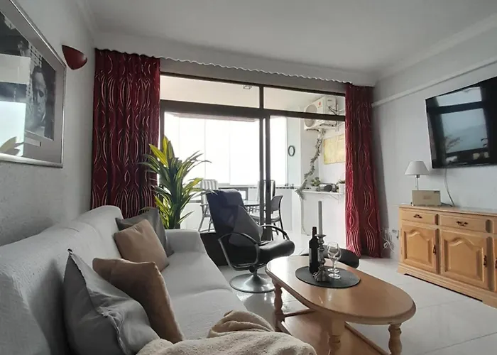 On The Harbor, First Line With Beautiful Sea View In 4 Star Apartamento
